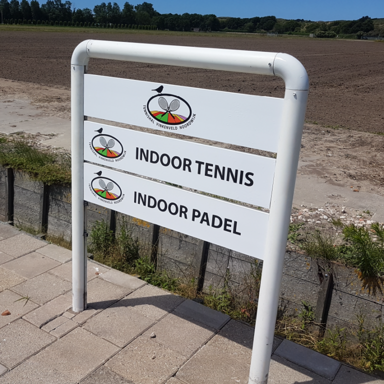 Buiten bewegwijzering, reclameborden